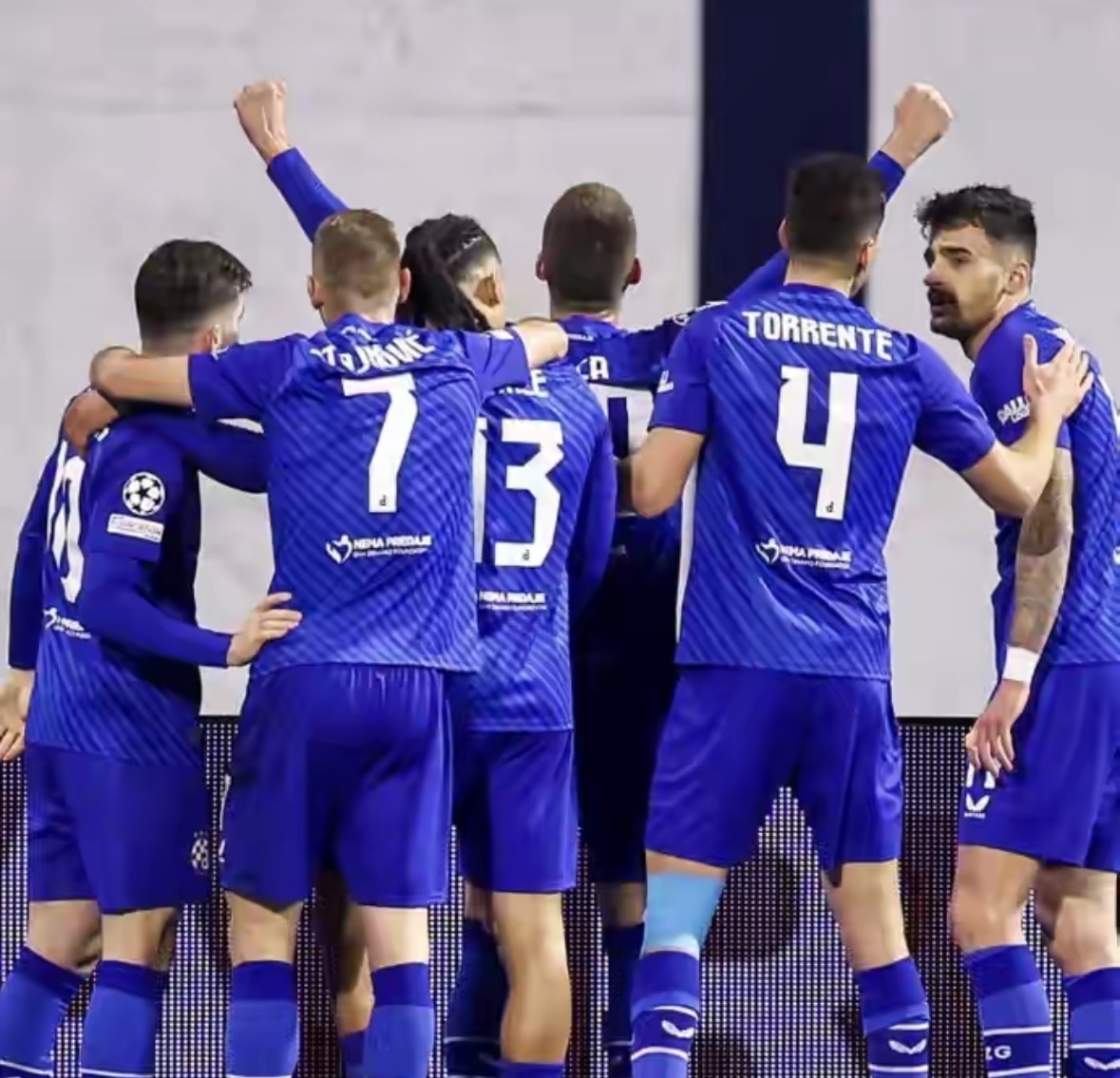 欧冠集结日走向成谜,勒沃库森迎来里程碑,质疑声仍在,更衣室氛围转暖(欧联杯和欧冠的区别) 欧冠集结日走向成谜,勒沃库森迎来里程碑,质疑声仍在,更衣室氛围转暖(欧联杯和欧冠的区别)