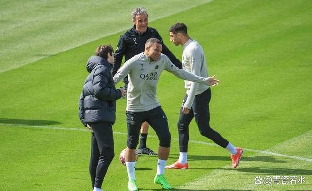 关于法国杯集结日再迎强敌，法兰克福队长鼓劲，主帅态度——底气十足，更衣室氛围转暖的信息