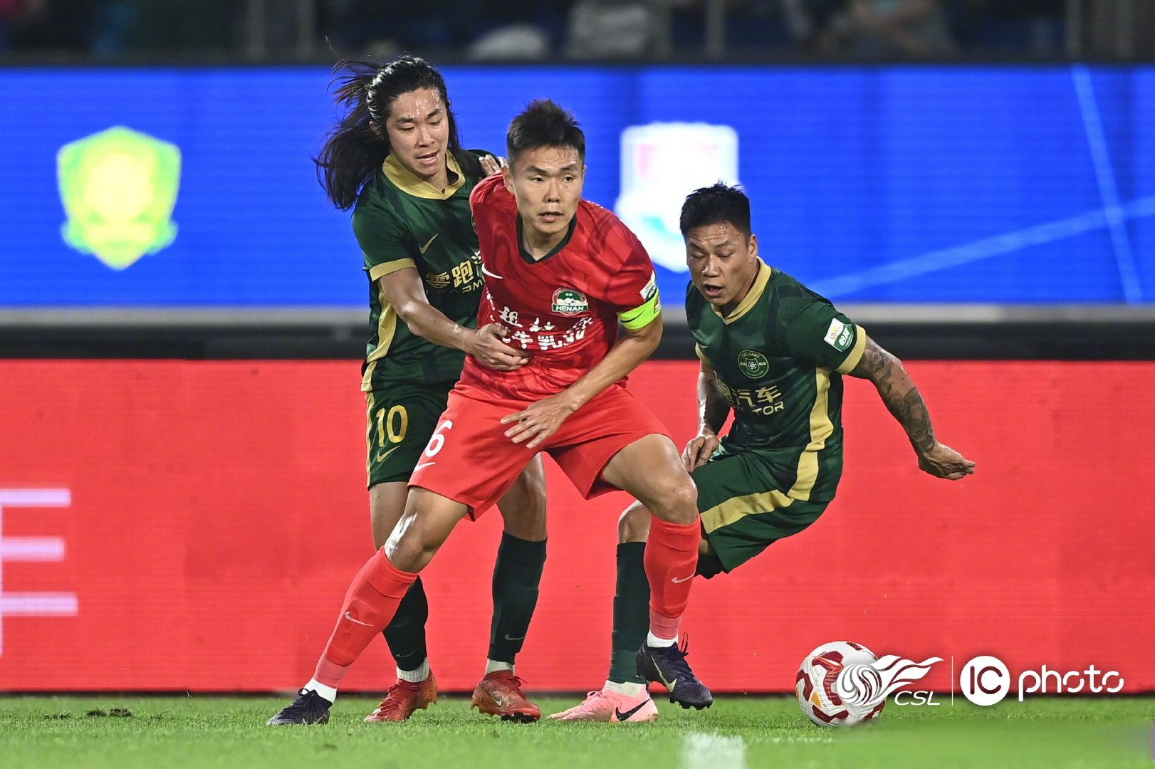 武汉三镇迎法国杯关键赛，转会期外线爆发，压力陡增，身体对抗强度拉满(武汉周边6个最美古镇)