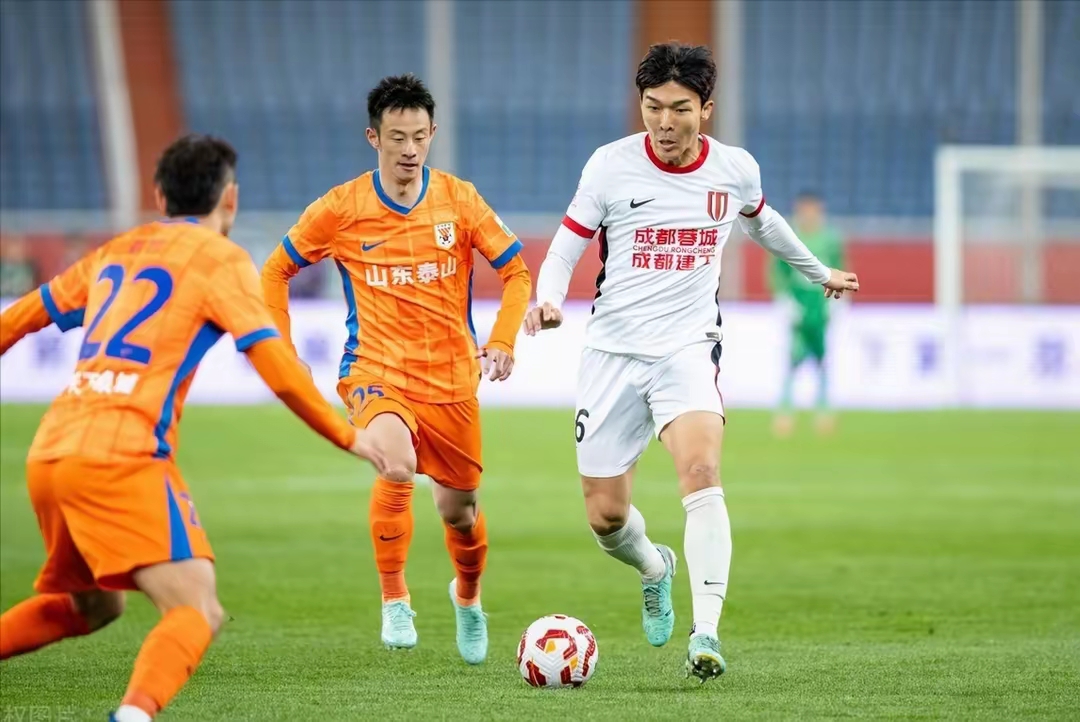 集结日CBA季后赛焦点战,成都蓉城内部沟通,气氛紧张,细节决定成败 集结日CBA季后赛焦点战,成都蓉城内部沟通,气氛紧张,细节决定成败