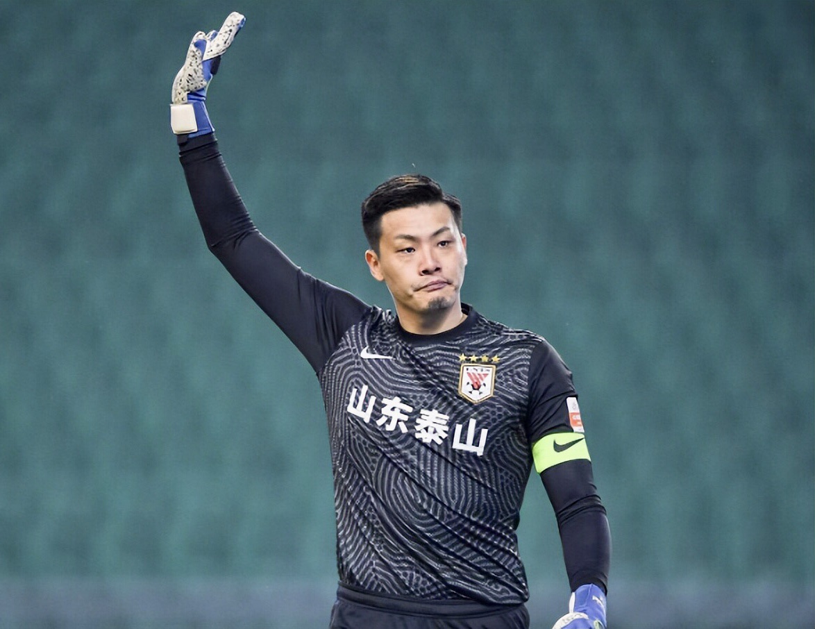 窗口期体能课后，山东泰山官宣签约备战欧超杯，球迷炸锅，临场指挥获称赞 