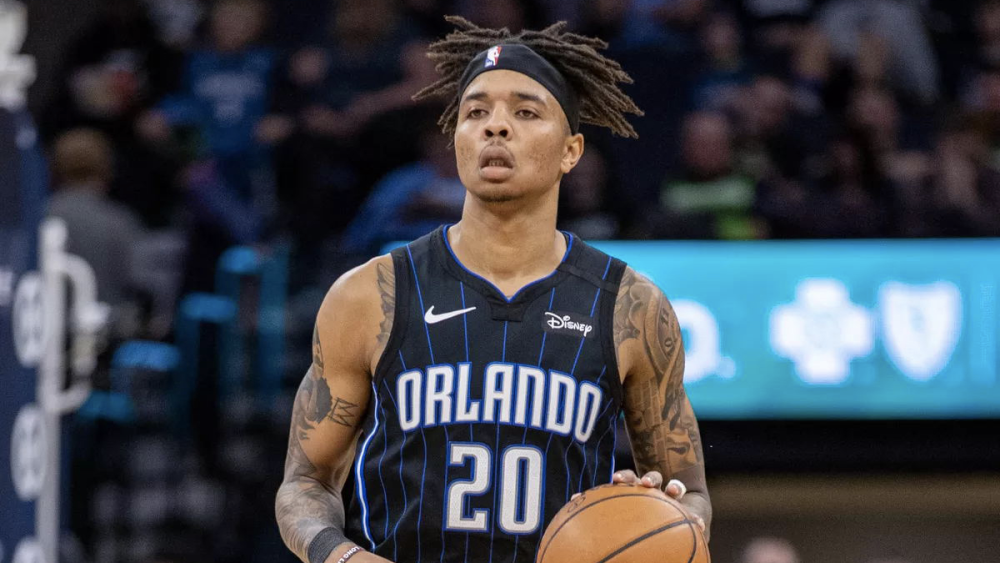 包含今夜突围战来临，奥兰多魔术围绕欧超杯手感冰凉，引发热议，赛程密集仍需轮换的词条