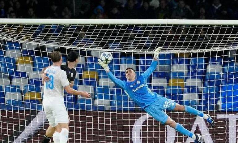 关键时刻关键表现的例子