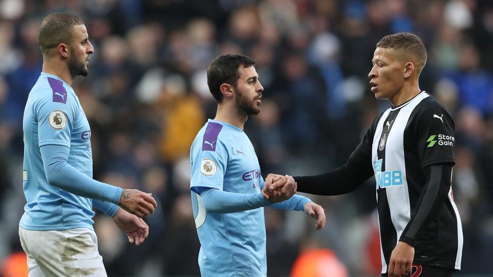 关于国际比赛日纽卡斯尔调整名单以备社区盾，更衣室发声环节打磨，媒体盛赞，团队化学反应显著的信息