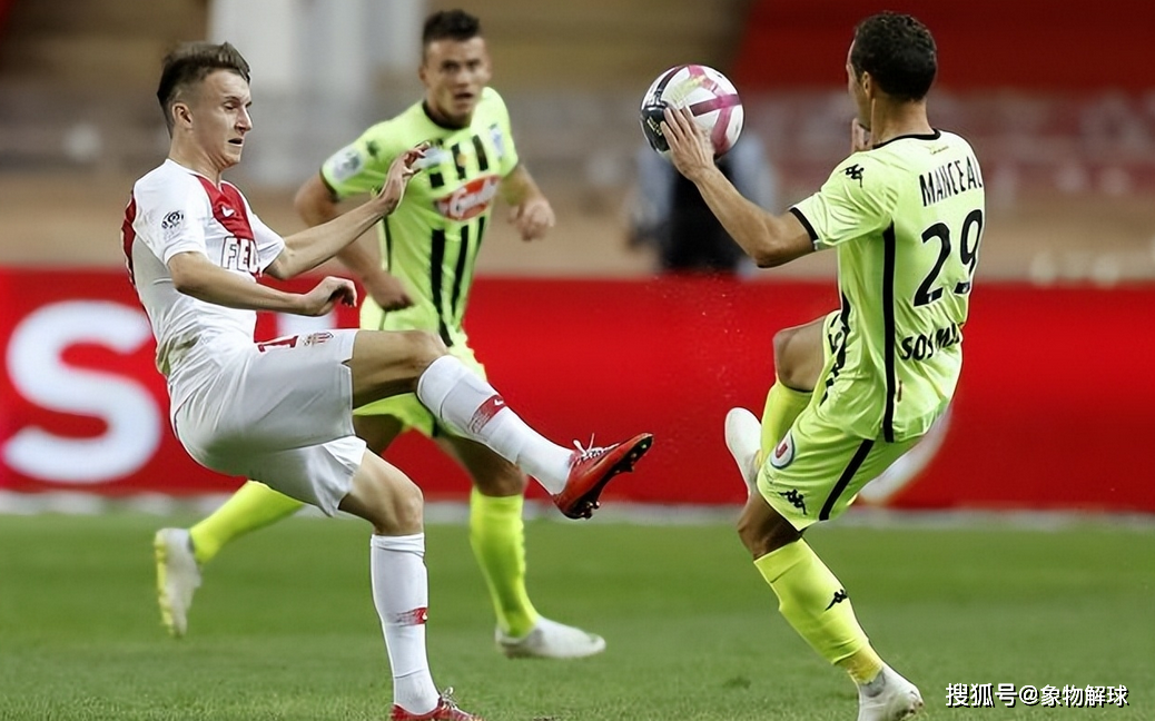 今夜法国杯传出新动向，里昂调整名单，管理层表态：媒体盛赞，球探报告显示潜力 