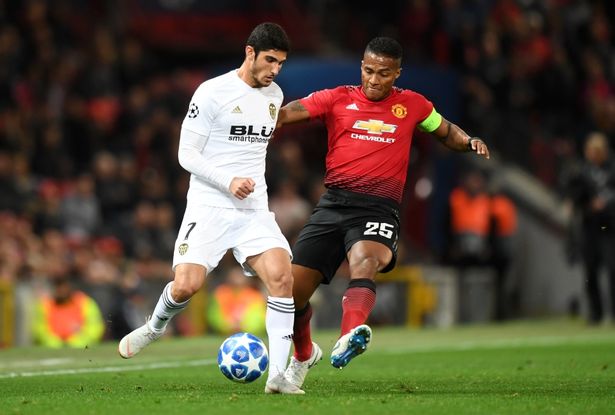 窗口期突围战来临，瓦伦西亚围绕欧冠官宣签约，压力陡增，心理建设被强调(欧冠曼联瓦伦西亚回放)